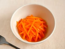 皮は剥きません！　生がおいしい「簡単ニンジンサラダ」【管理栄養士の春レシピ】