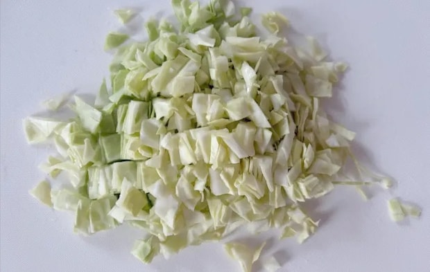 細かく切ったキャベツ（撮影：エニママ）