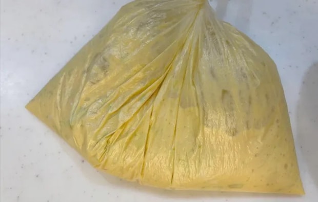 生地をポリ袋で混ぜた画像（撮影：エニママ）