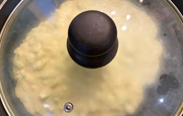 蓋をして焼いている画像（撮影：エニママ）