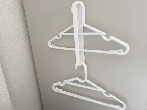 タオルバーをハンガー掛けにした画像（撮影：エニママ）