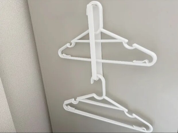 タオルバーをハンガー掛けにした画像（撮影：エニママ）