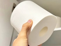 ジッパー袋に入れると…　トイレットペーパーの活用法に「心強い」「簡単すぎた」