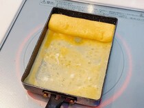 玉子焼きに「1本」入れてみて！　冷めてもおいしいアレンジに「弁当にピッタリ」