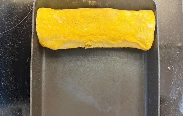 玉子焼きを焼いている途中の画像（撮影：エニママ）