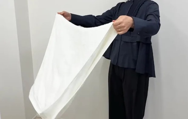 『タオルを振りさばいている』写真（撮影：Heulie）