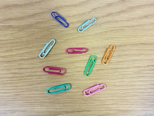 マスキングテープに『クリップ』をくっつけると？　壁を傷つけずカレンダーを飾る方法がこちら