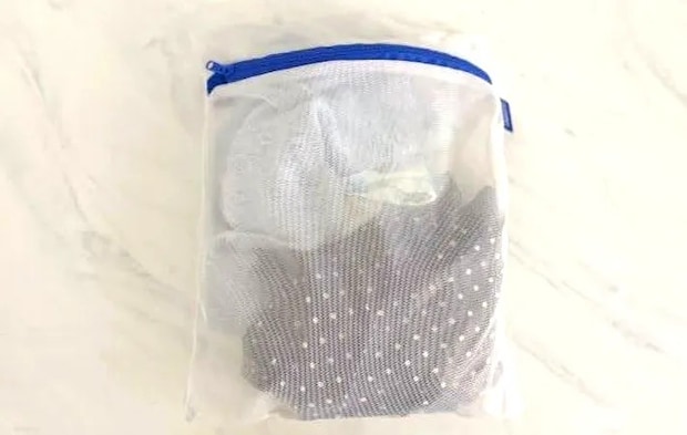 『洗濯ネットに入った衣類』の写真（撮影：Heulie）