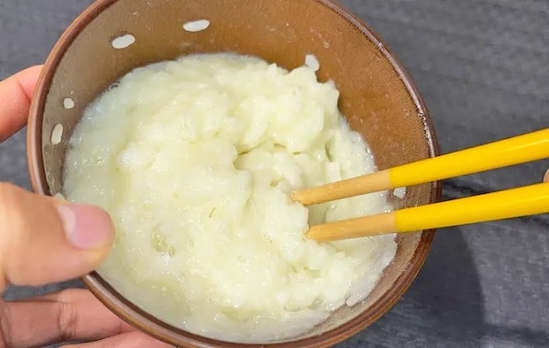 『究極の卵かけご飯』を作る写真（撮影：キジカク）