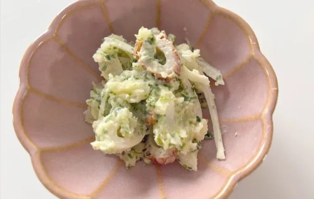 皿に盛ったポテトサラダの画像（撮影：エニママ）