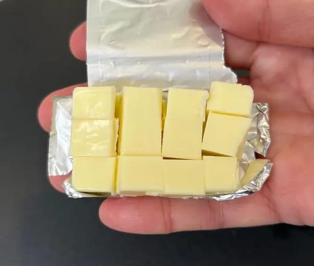 サイコロ状にカットしたベビーチーズ（撮影：grapeフード編集部）