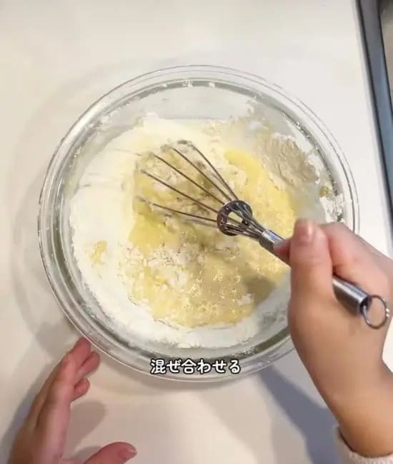 ホットケーキミックスを加えた様子