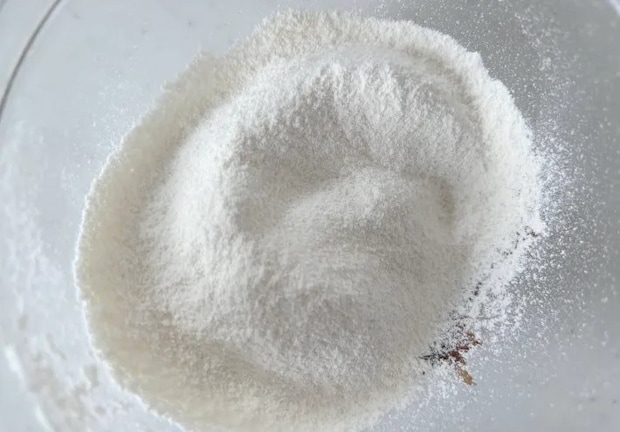 薄力粉をふるい入れた画像（撮影：エニママ）