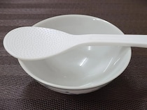 泡をかけて1時間放置　ラップで包むしゃもじの復活術に「ご飯がきれいに盛れる」