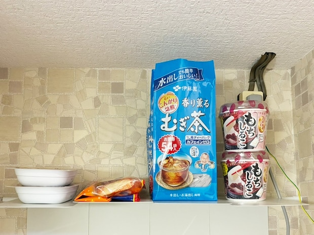 ブックエンドの『短い面』を差し込むと…　大がかりなDIYナシの収納アイディアに「想像以上だった！」