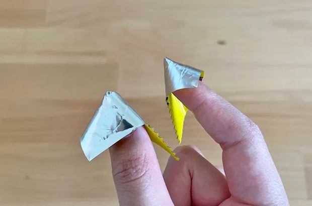 パッケージ袋で作った指カバーの写真（撮影：grapeフード編集部）