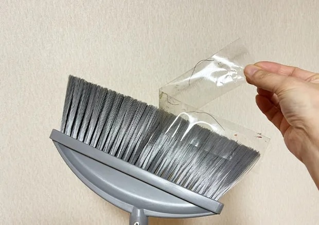 ホウキの写真（撮影：grapeライフハック編集部）