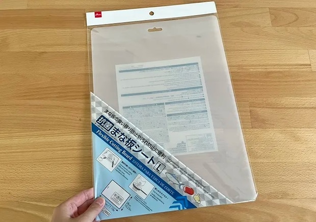 ダイソー『抗菌まな板シート』の写真（撮影：grapeライフハック編集部）