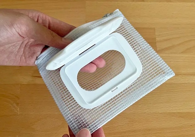 ウエットシートの蓋を貼りつけたケースの写真（撮影：grapeライフハック編集部）