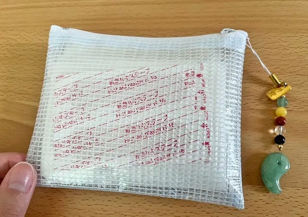 絆創膏を入れたティッシュケースの写真（撮影：grapeライフハック編集部）