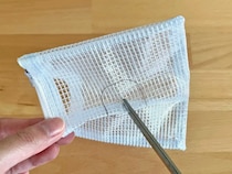 ウエットシートの蓋をネットケースに貼り付けると…　万能ケースが10分で完成！