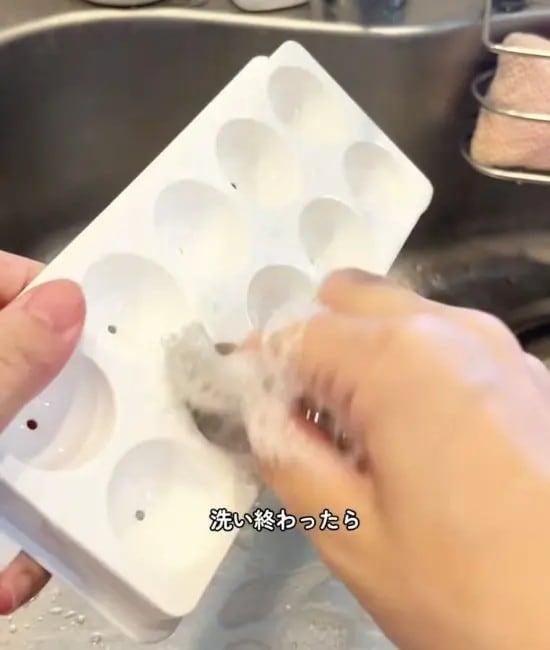 細かい部分を洗っている様子