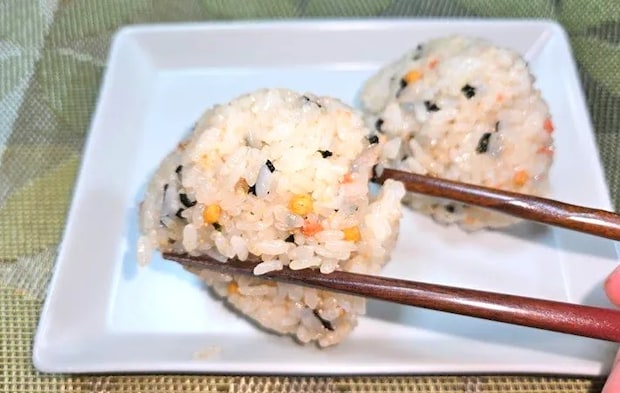 『お茶づけおむすび』の完成写真（撮影：キジカク）