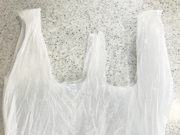 ビニール袋を置いた場面（撮影：grapeライフハック編集部）