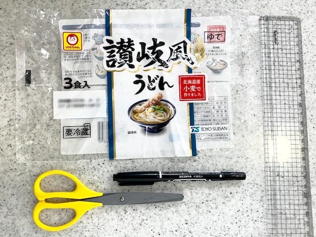 作業30秒!うどんの空き袋に4つの切り込みで、結びやすさがアップ【手順】