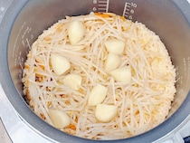 ラーメンよりもこっち派かも！　丸美屋の炊き込みご飯レシピに「中毒性ありすぎ！」