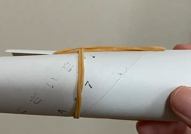 3層に重なる輪ゴムを側面から見た写真（撮影：grapeライフハック編集部）