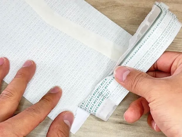 ハサミもカッターも必要なし！　封筒の開け方に「書類が傷つかない」「紙くずが散らばらない」