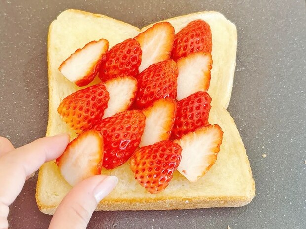 食べた子供が「明日も作って！」と大興奮！　トーストにバターを塗って…