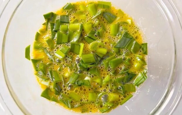 卵とニラを混ぜた画像（撮影：エニママ）