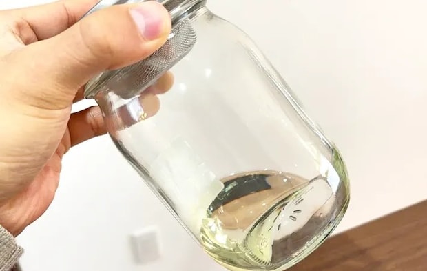 『セリア ガラスボトルと茶こし』の使用写真（撮影：キジカク）