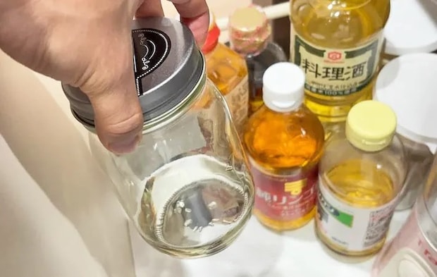 『セリア ガラスボトルと茶こし』の使用写真（撮影：キジカク）