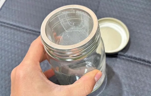 『セリア ガラスボトルと茶こし』の使用写真（撮影：キジカク）