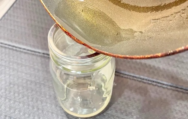 『セリア ガラスボトルと茶こし』の使用写真（撮影：キジカク）