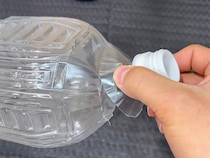 「キッチンで出るゴミが邪魔」　ペットボトルをカットするだけで「とても便利！」