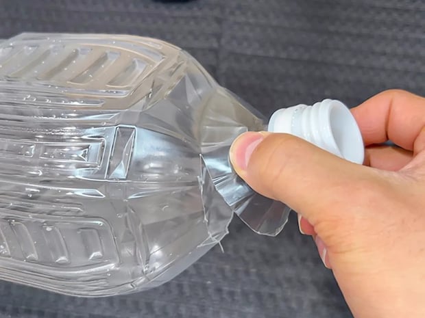 「キッチンで出るゴミが邪魔」　ペットボトルをカットするだけで「とても便利！」