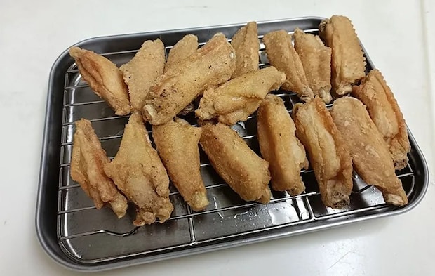 手羽中ハーフのから揚げ（撮影：DCP）