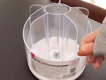 かさばるスティック飲料　意外な文具を使った収納ハックに「めっちゃ便利」「我が家もコレ」