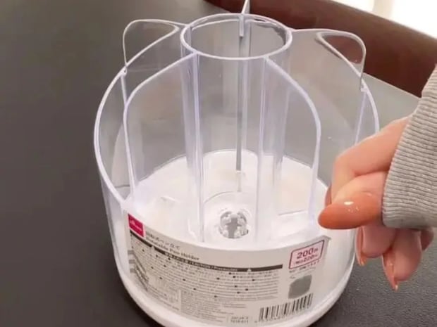 かさばるスティック飲料　意外な文具を使った収納ハックに「めっちゃ便利」「我が家もコレ」