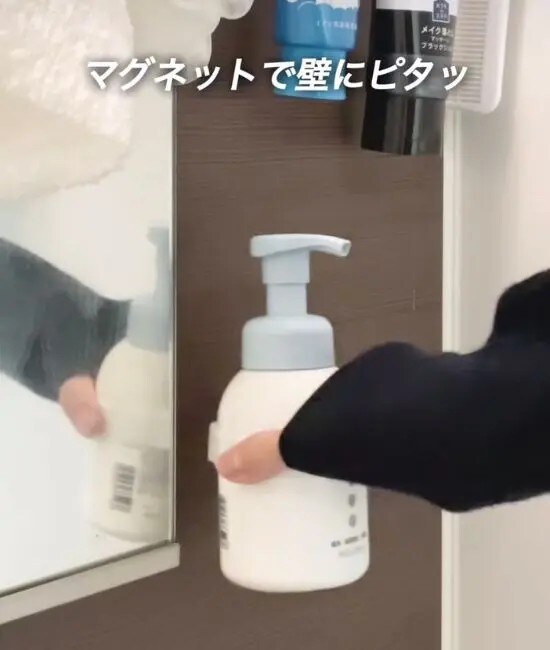 浴室の壁に取りつけた様子