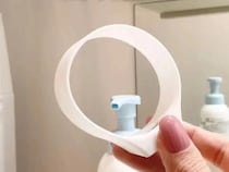 ボトル底のぬめりから解放！　100均バンドの威力に「これスゴい」「早く知りたかった」