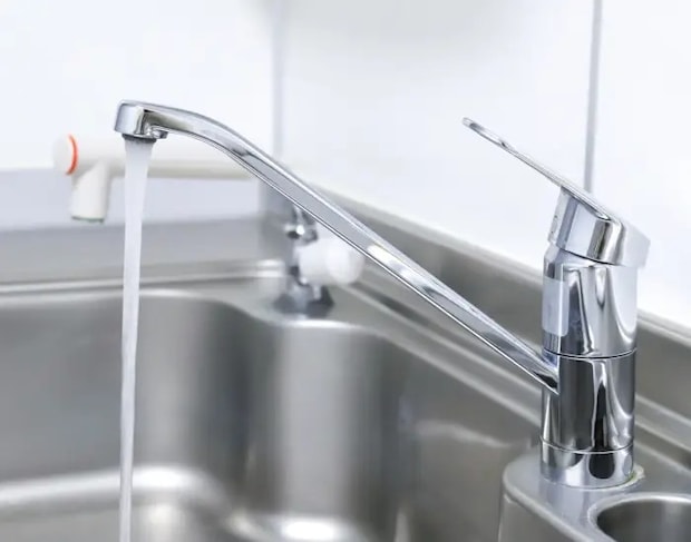 水が出ている蛇口