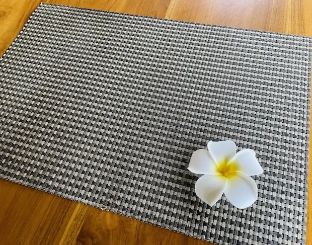 テーブルに置かれたランチョンマット