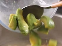 焼きそばに『アボカド』を合わせると…　まさかの組み合わせに「この発想はなかった」