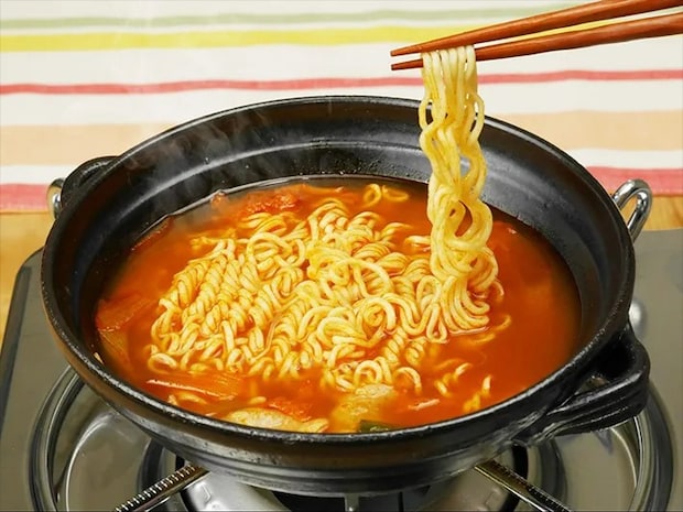 〆のキムチ鍋ラーメンの写真