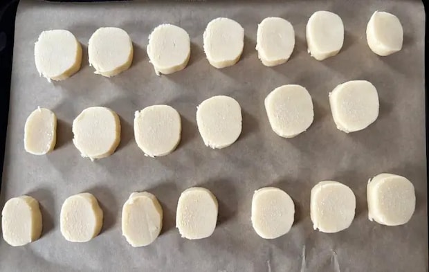 オーブントレーに並べた画像(撮影:エニママ)